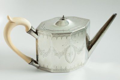 Hill-Stead Silver Lambe teapot bone handle